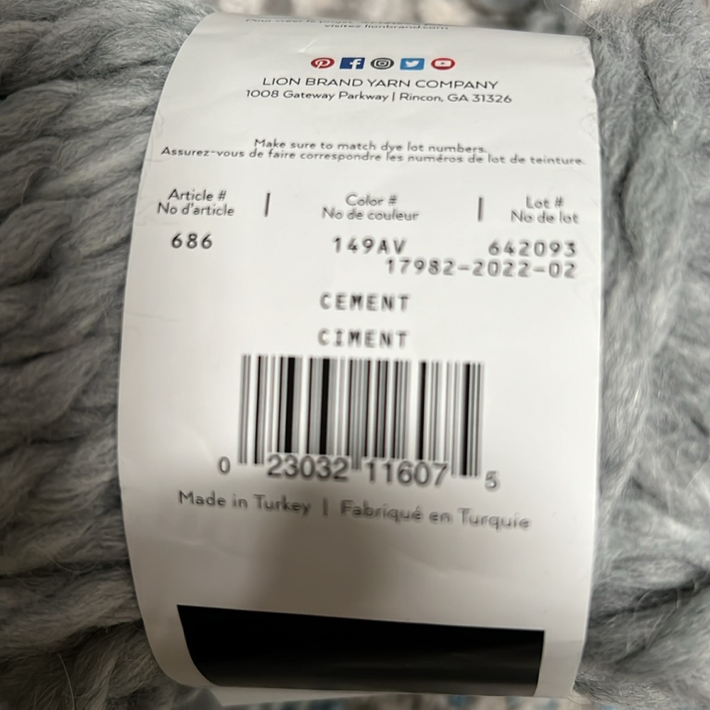 Touch of Luxe by Lion Brand Yarns, Touch of Alpaca Thick & Quick, Color Cement - Picture 4 of 5